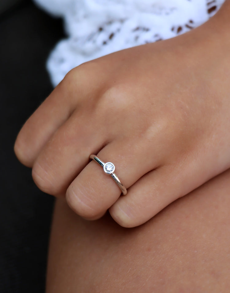 Minou Wedding / Engagement Ring, Solitaire Ring 0.10 ct Diamond