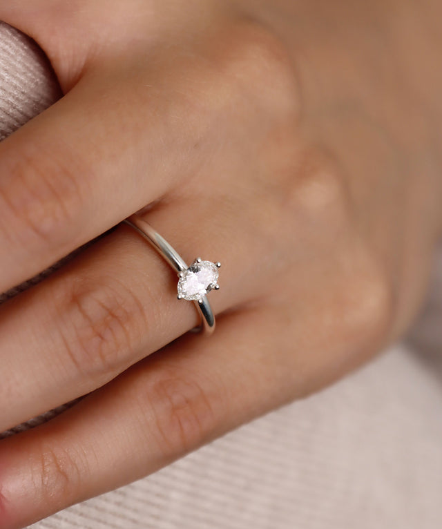 June Diamantring Oval diamant 0,25 ct - 1 ct | Vigsel / Förlovningsring