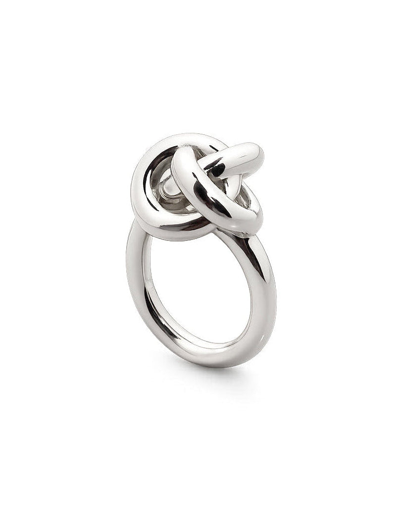 Silverring med en stor knut