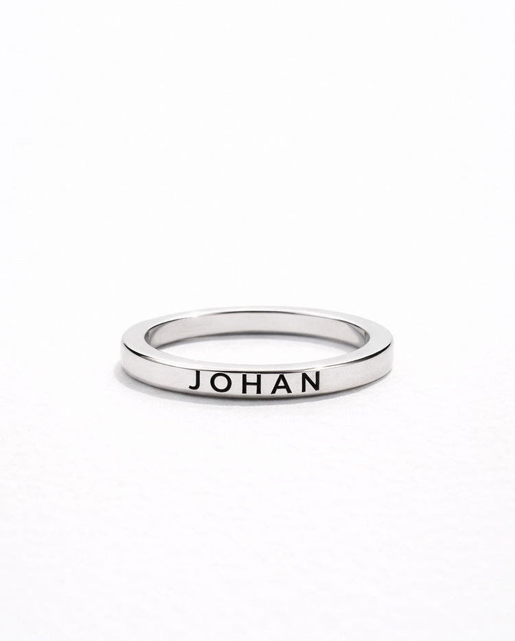 Silverring till dam med utvändig gravyr - namn