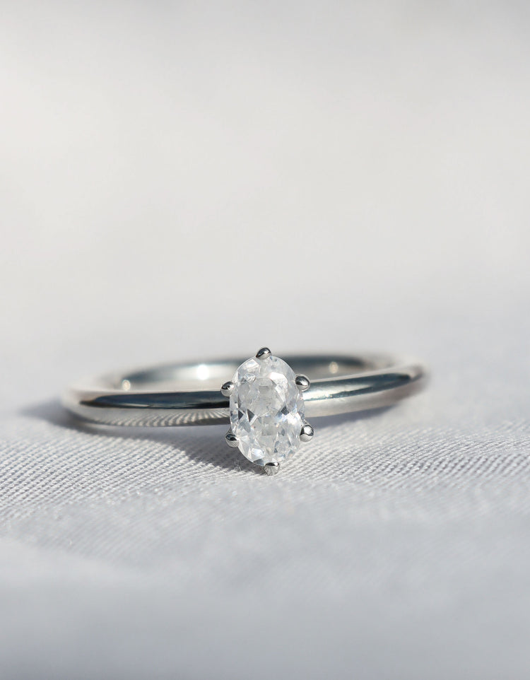 June 0,5 ct Oval diamant, Solitärring Vigsel / Förlovningsring