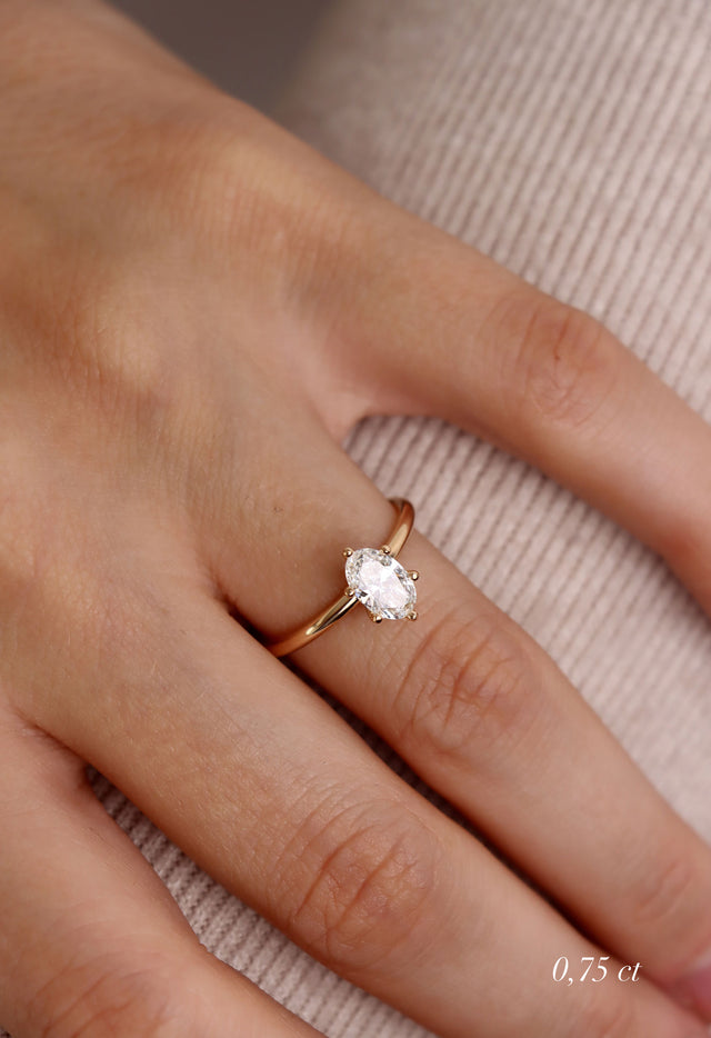 June Diamantring Oval Diamant, Vigsel / Förlovningsring | 18k. guld