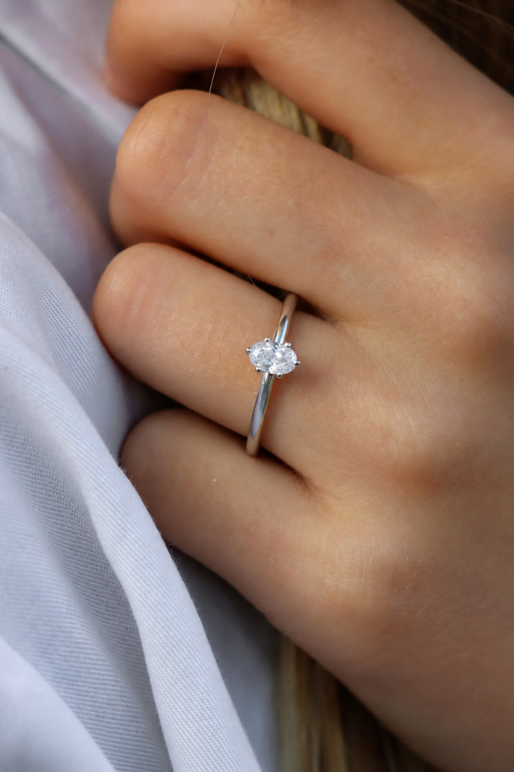 June Diamantring Oval diamant, Vigsel / Förlovningsring | 18k. vitguld