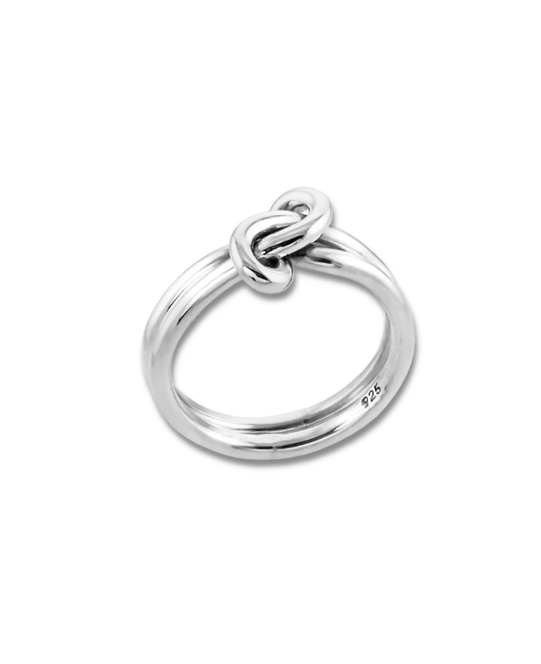 Silverring med dubble ringar som förenas i en knut. Ring i äkta silver - 925 silver