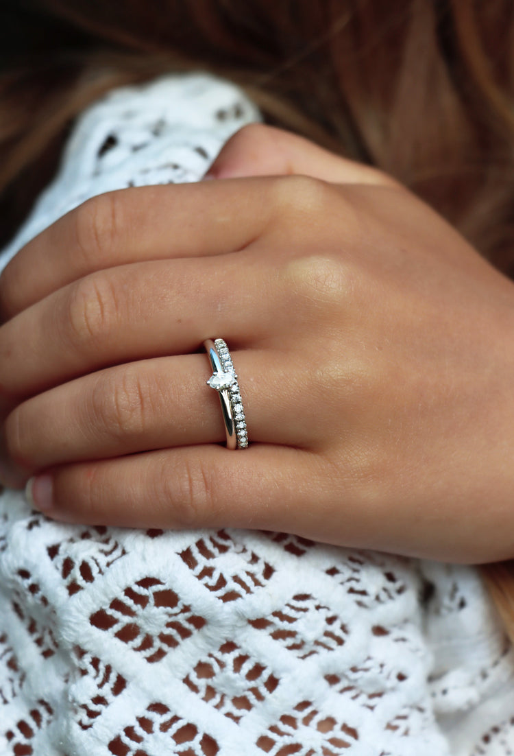 June 0,25 ct oval diamant, Solitärring Vigsel / Förlovningsring