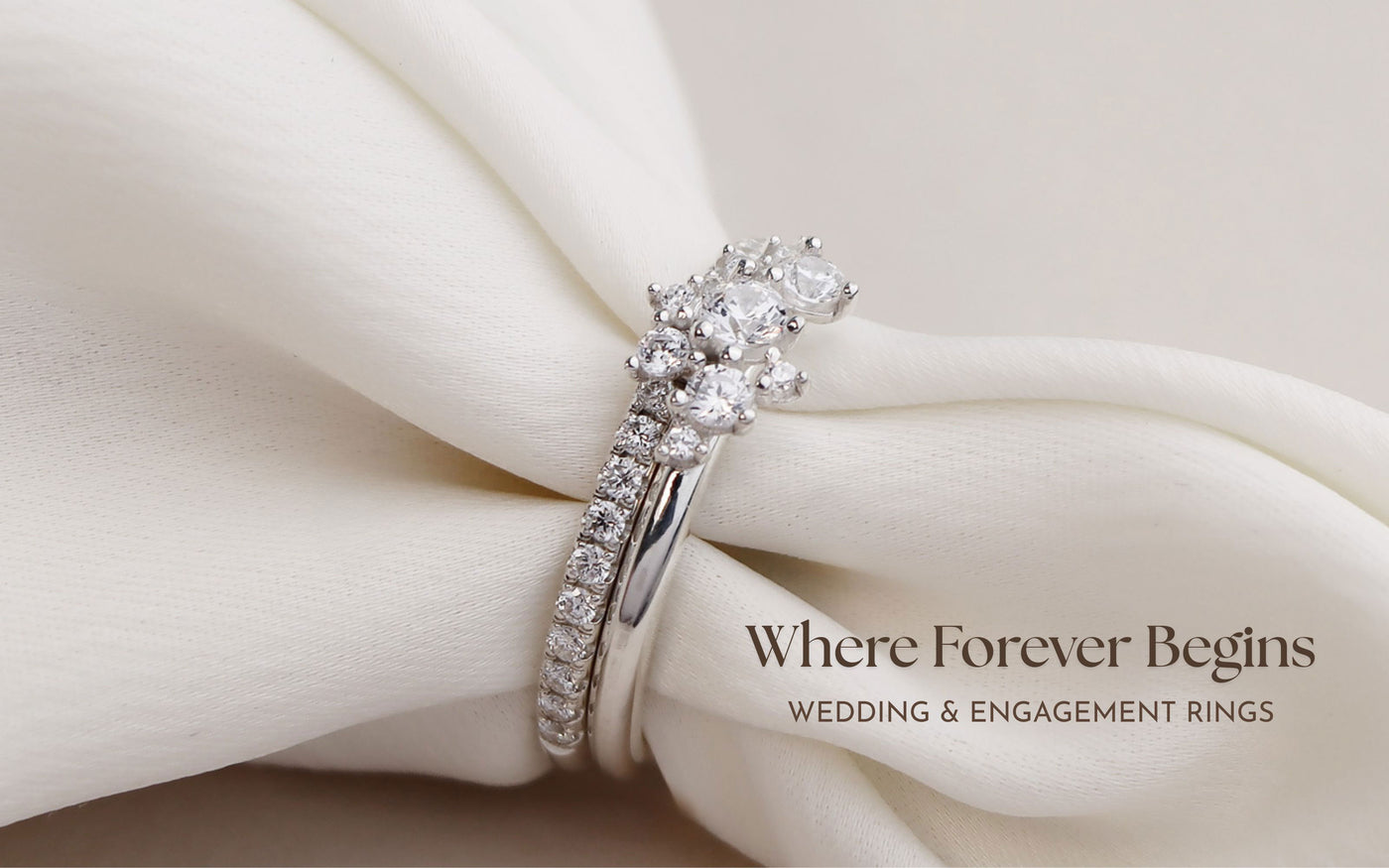 Vigsel och förlovningsringar i silver med diamanter. Ring set.