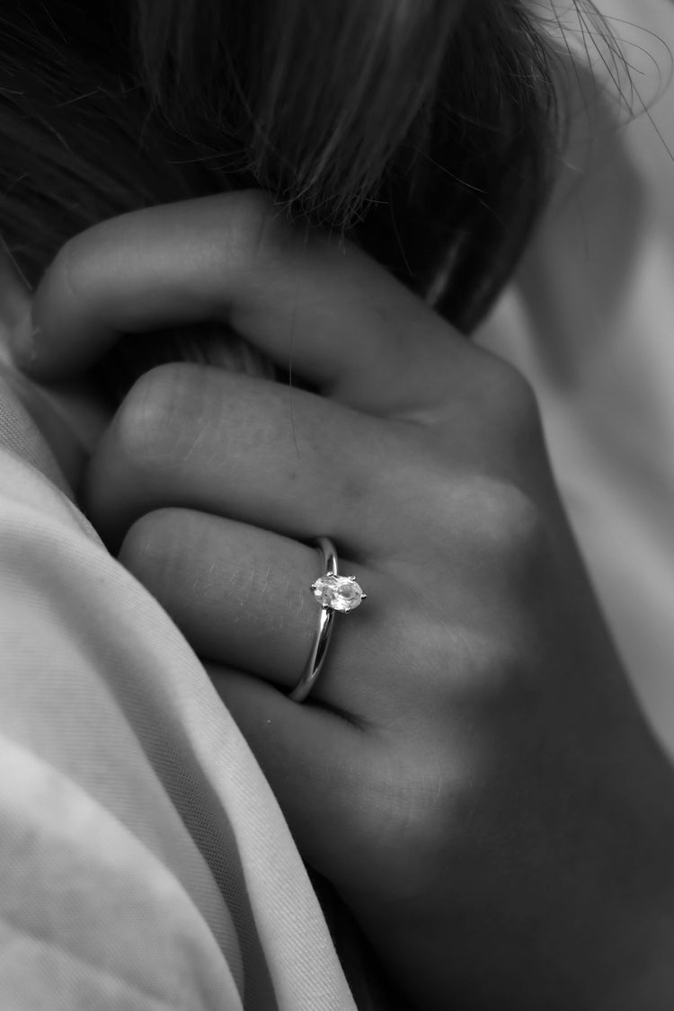 June 0,5 ct Oval diamant, Solitärring Vigsel / Förlovningsring