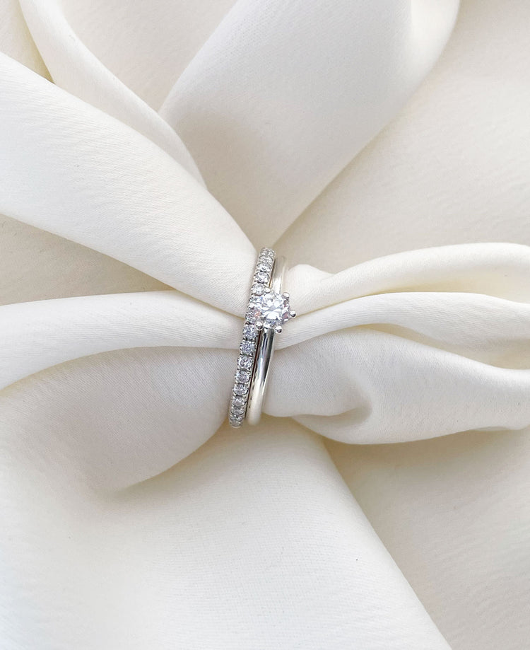 Julie 0,25 ct + Plain silverring 5 mm, lätt kupad | Vigsel / Förlovningsringar Par