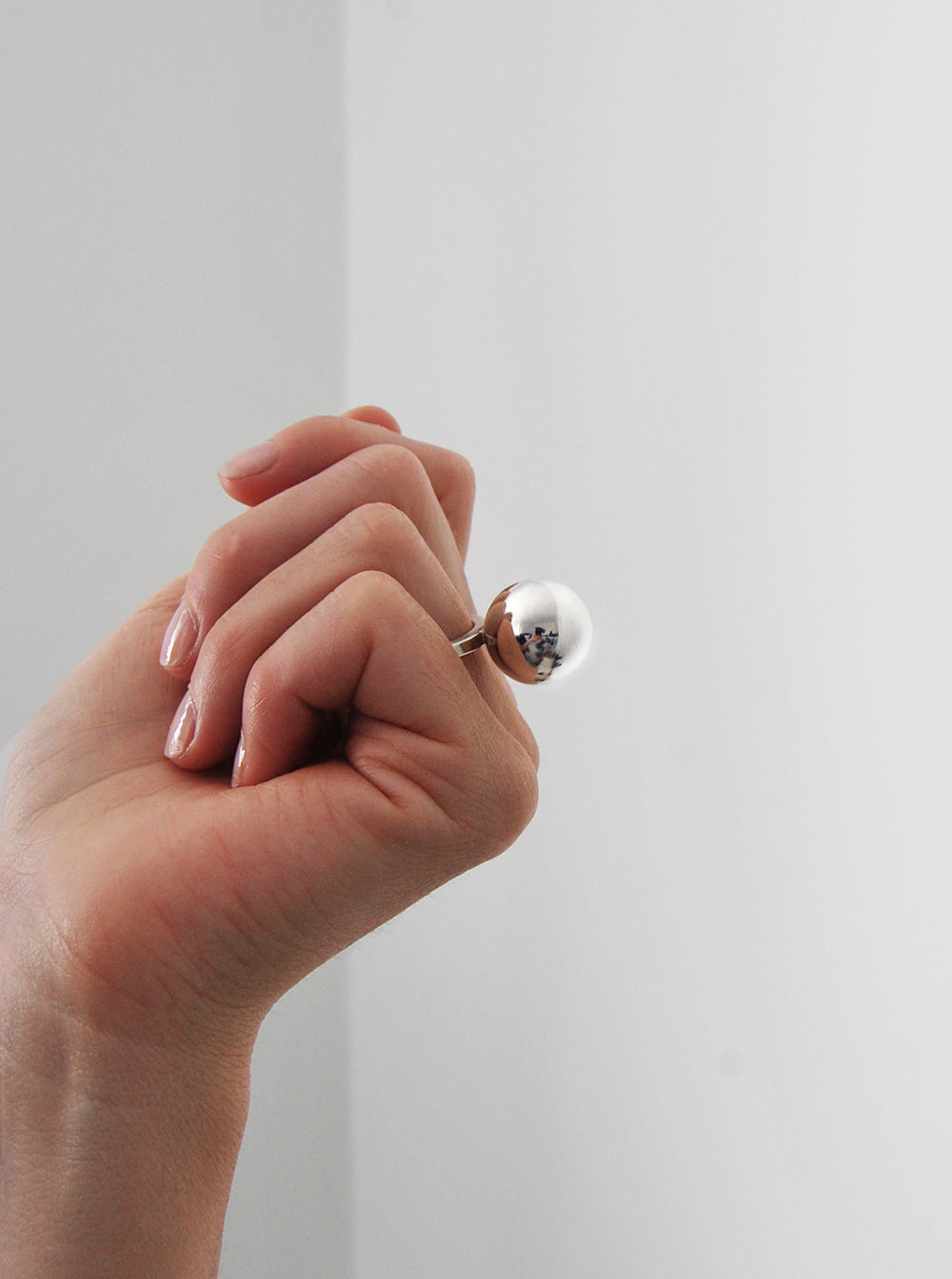 Silverring med stor silverkula.