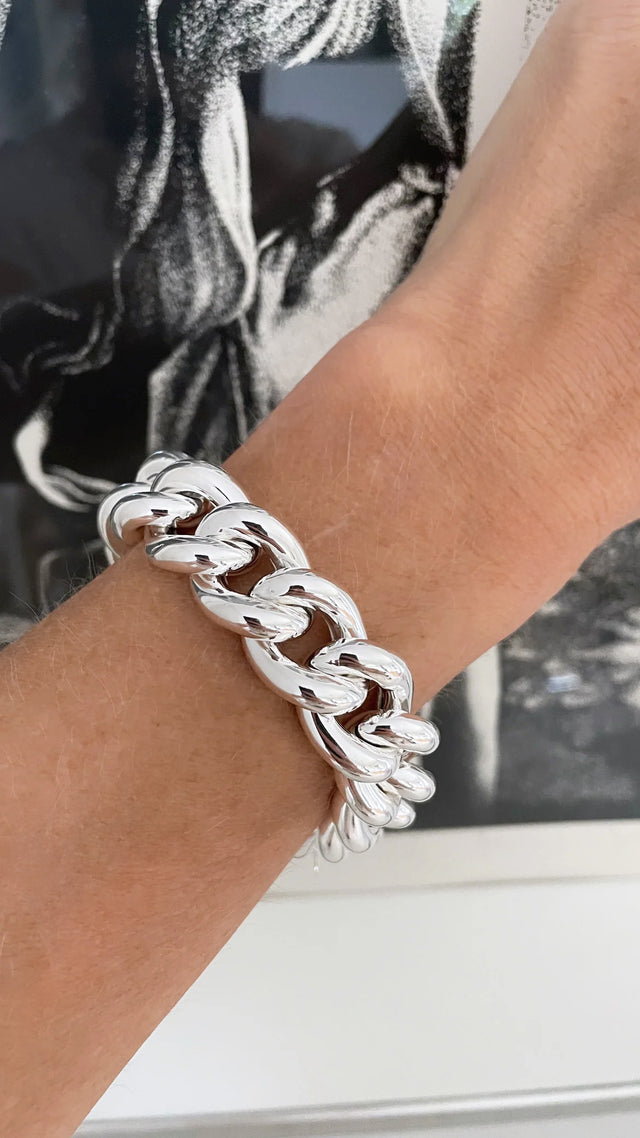 Stort armband med tjock silverkedja i äkta silver. 