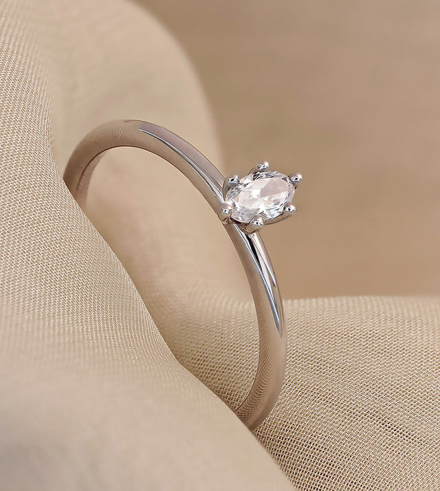 Silverring med oval diamant 0,25 ct.