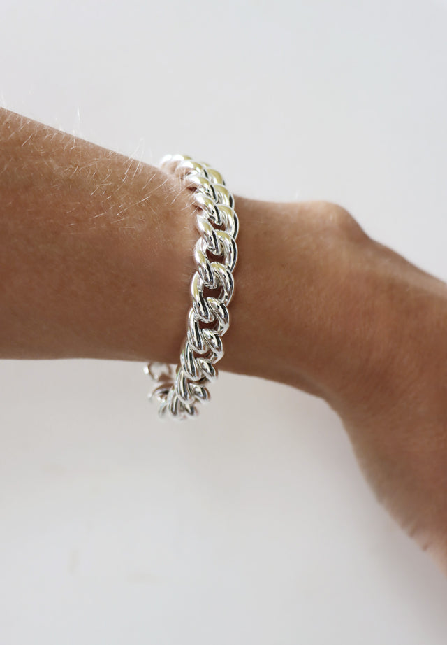 Armband med bred chunky pansarlänk i 925 silver till dam. 
