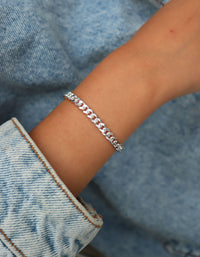 Armband med 5 mm bred pansarkedja i silver. 