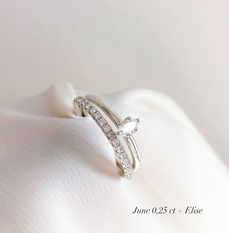 Set med diamantringar i silver. Alliansring + solitärring med oval diamant 0,25 ct.  
