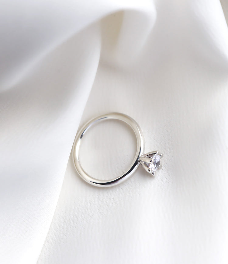 Silverring med 0,5 ct diamant. 