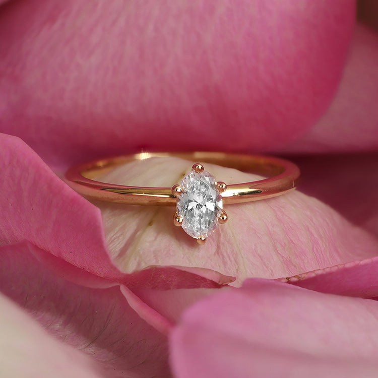 June Diamantring Oval diamant, Vigsel / Förlovningsring | 18k. guld