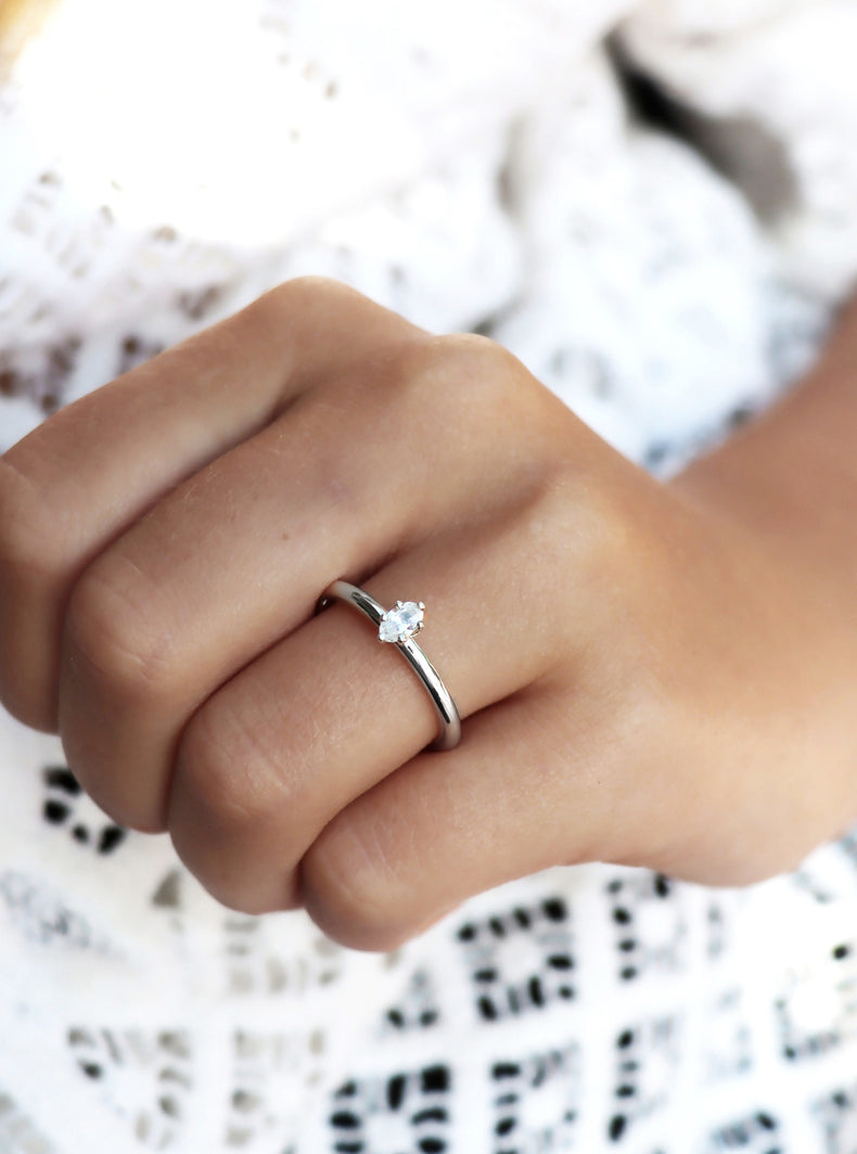 June 0,25 ct oval diamant, Solitärring Vigsel / Förlovningsring