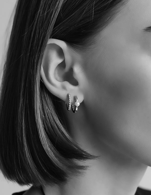 Crystal vs. Pearl Hoops, örhängen