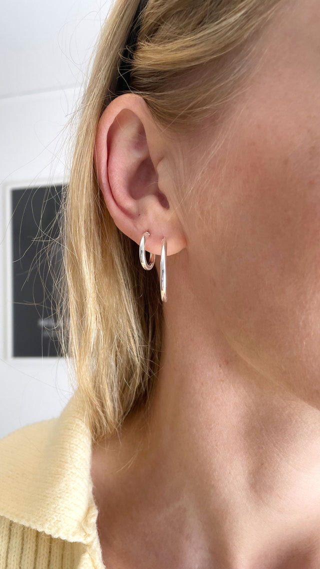 Medium Plain Hoop örhängen 2 cm, silver