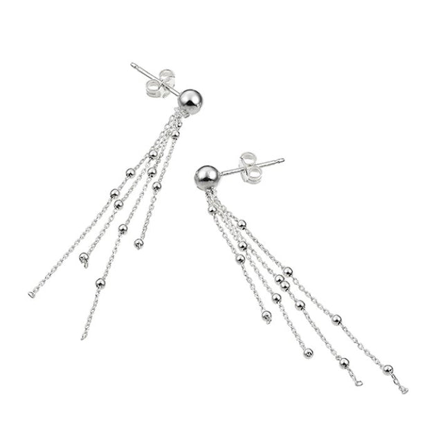 Hängande örhängen med tunna kedjor och silverkulor. 