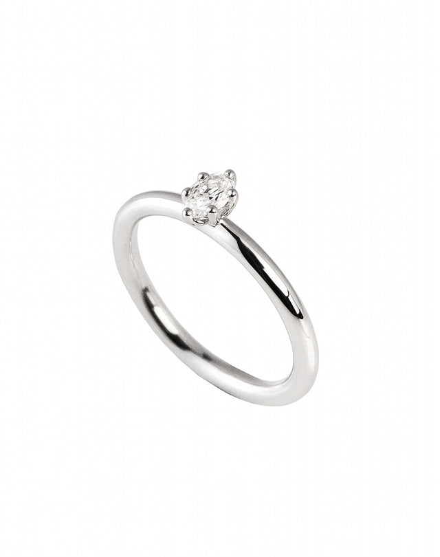 Diamantring med oval diamant 0,25 ct. 