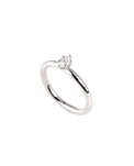 Diamantring med oval diamant. 