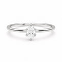 Diamantring med oval diamant i 18k. vitguld. 