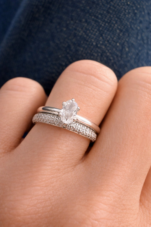 June 0,5 ct Oval diamant, Vigsel / Förlovningsring