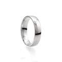 Förlovningsring i silver till herr. 5 mm bred med lätt kupad form. 