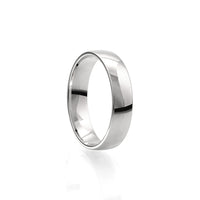 Förlovningsring i silver till herr. 5 mm bred med lätt kupad form. 